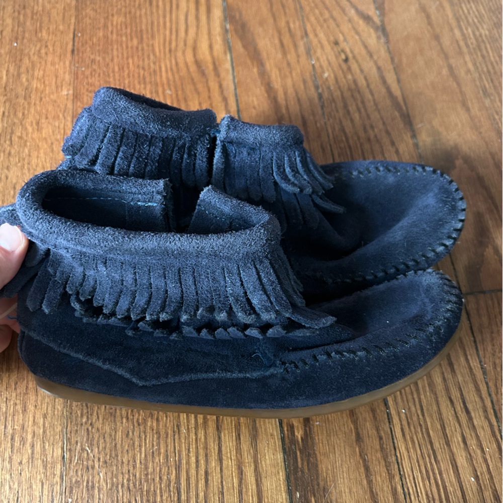 Blue Leather Minnetonka Girls Booties Moccasins - size 2 kids